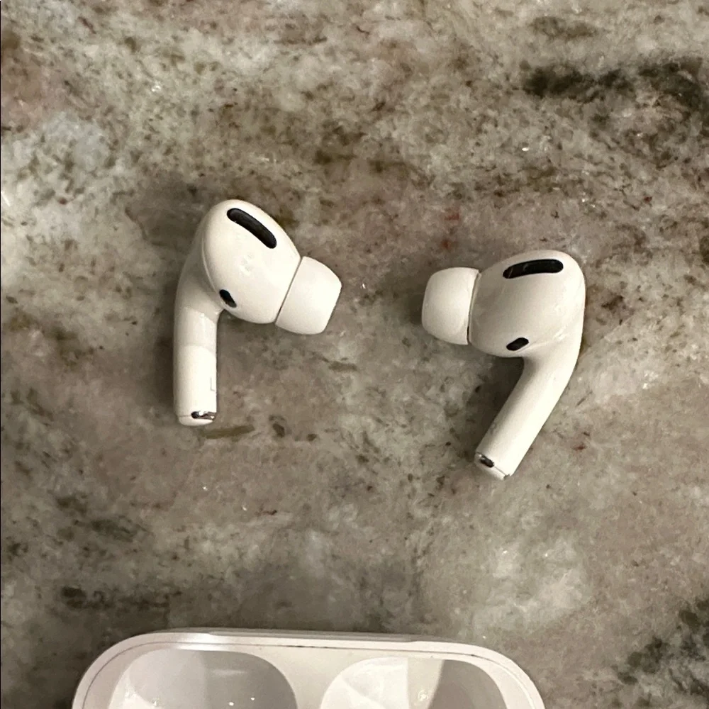 AirPods Pro White Wireless Earbuds with Charging Case - Picture 3 of 5